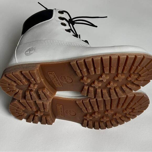 Timberland Women's 6" Premium Durable Cold Weather Winter Boot Sz 8.5 - Picture 3 of 12